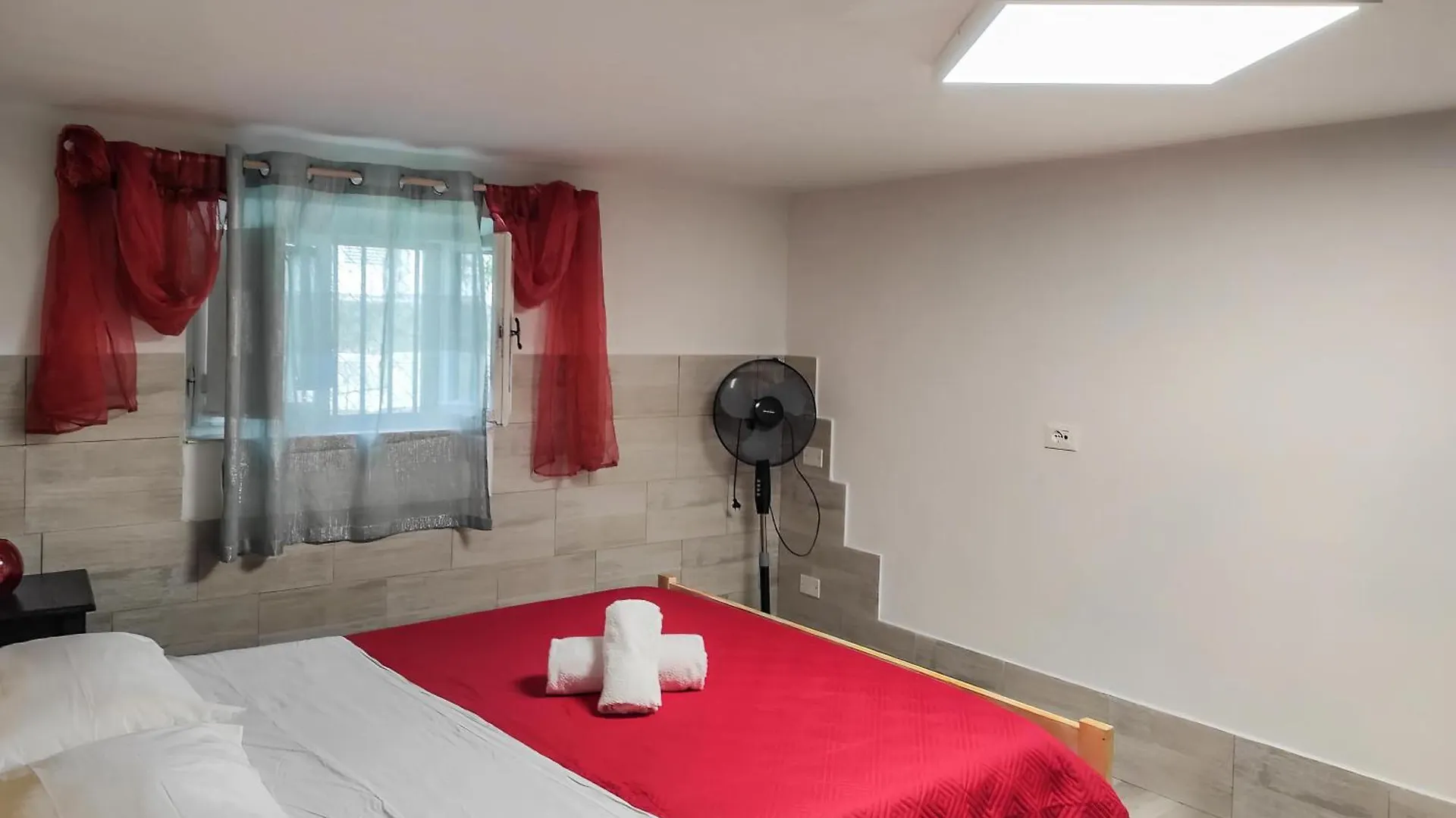 公寓 蒂勒尼亚Sea House公寓